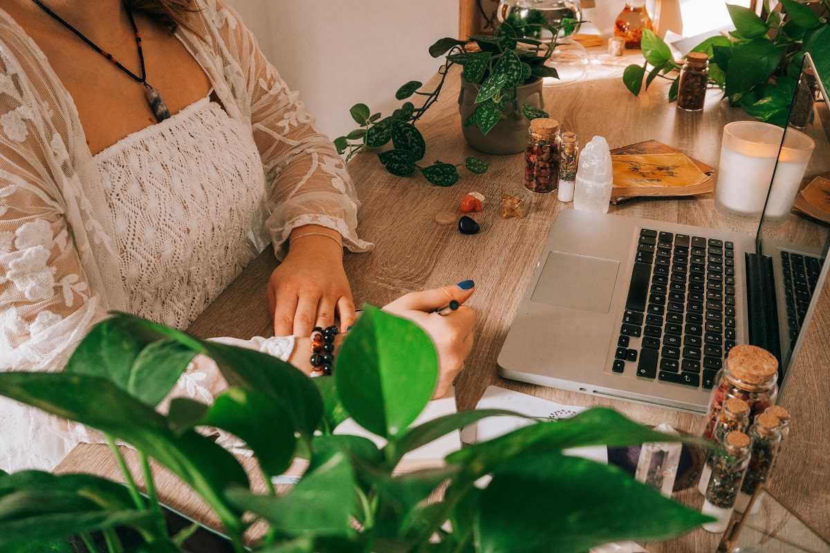 How to Use Crystals to Boost Your Creative Energy 