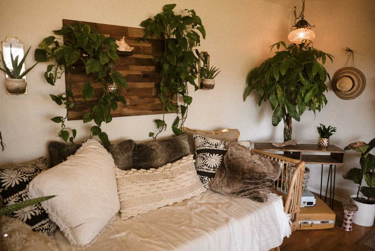 Balancing Greenery and Decor in Small Living Spaces